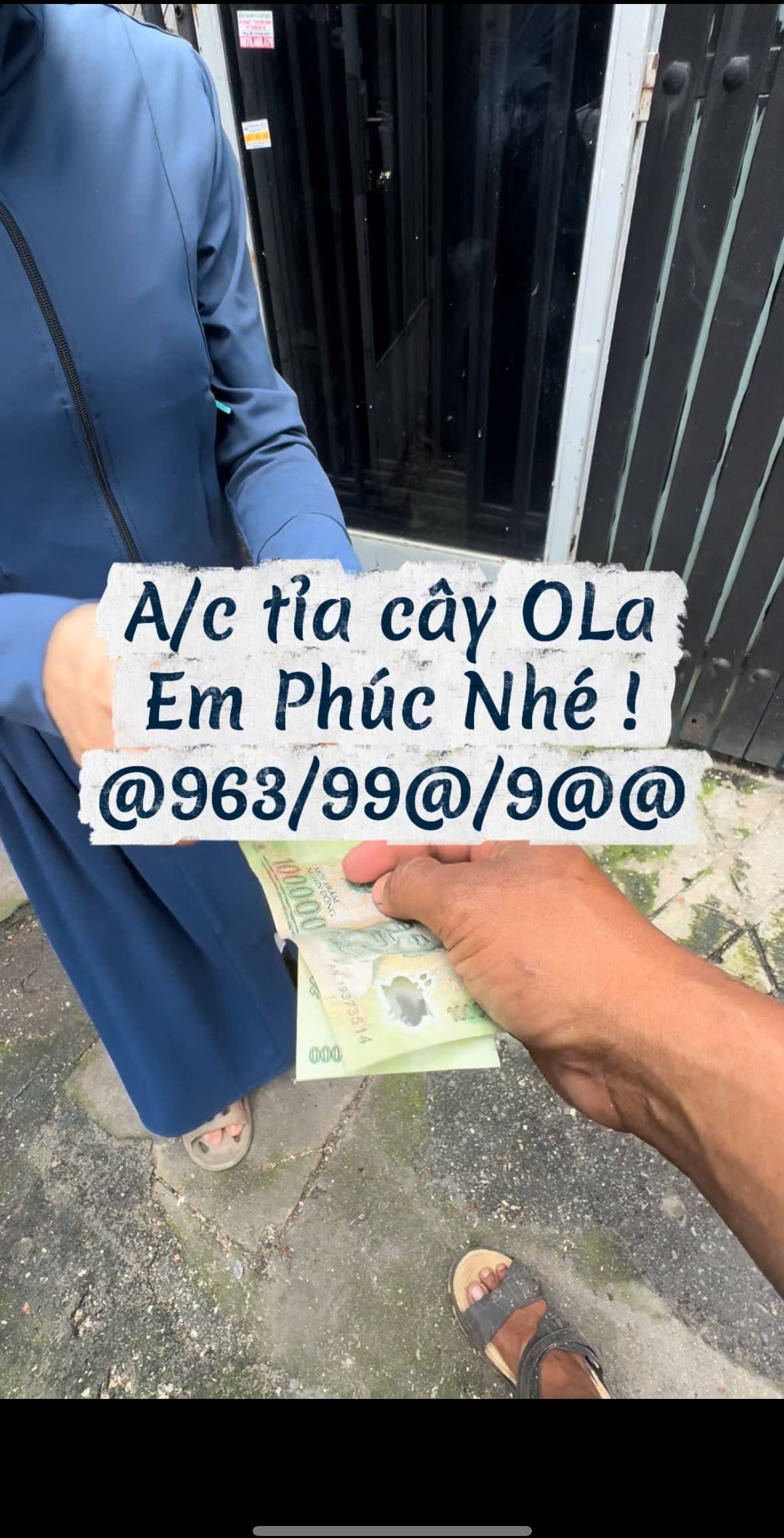 Khách hàng hài lòng nghiệm thu và thanh toán tiền mặt trực tiếp cho em Phúc